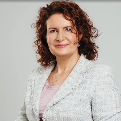 Kinga Surányi